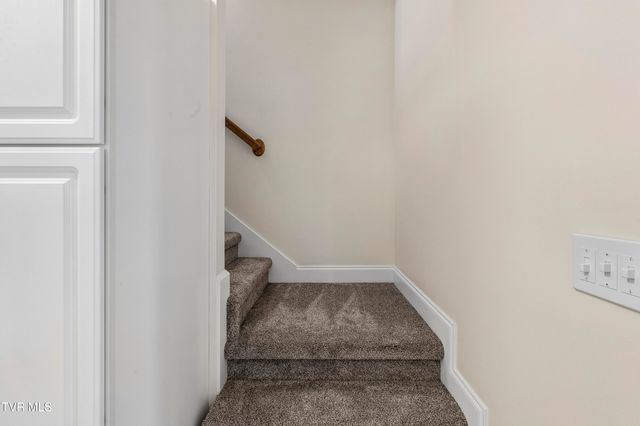 406 Grovemont Place, Piney Flats, TN 37686