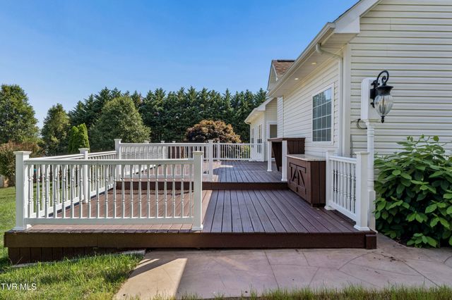 406 Grovemont Place, Piney Flats, TN 37686