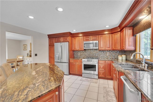 75 Michael's Walk, Lancaster, NY 14086