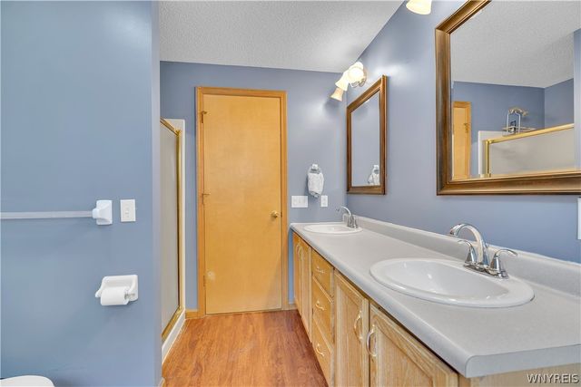 75 Michael's Walk, Lancaster, NY 14086