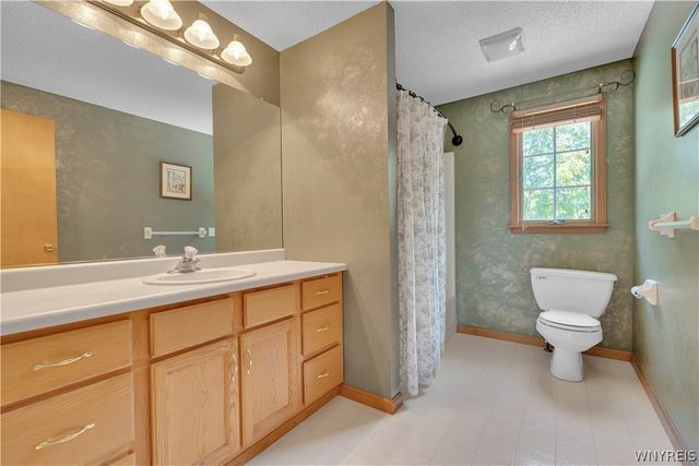75 Michael's Walk, Lancaster, NY 14086