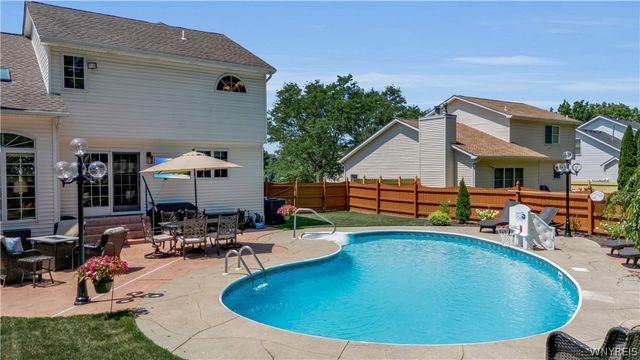 75 Michael's Walk, Lancaster, NY 14086