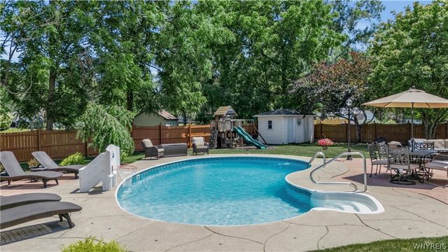 75 Michael's Walk, Lancaster, NY 14086