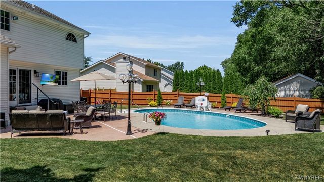 75 Michael's Walk, Lancaster, NY 14086