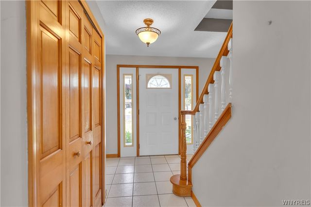 75 Michael's Walk, Lancaster, NY 14086