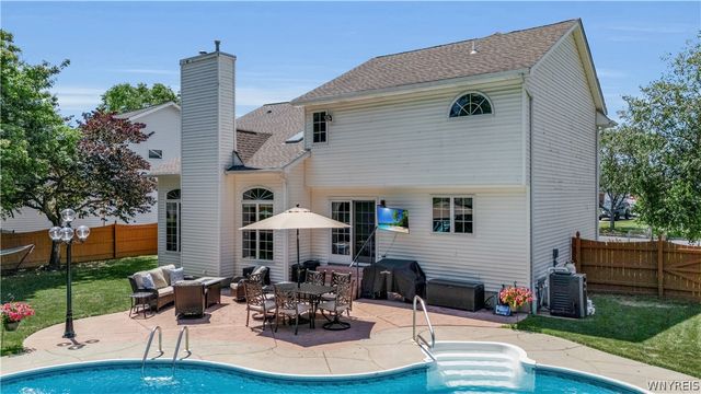75 Michael's Walk, Lancaster, NY 14086