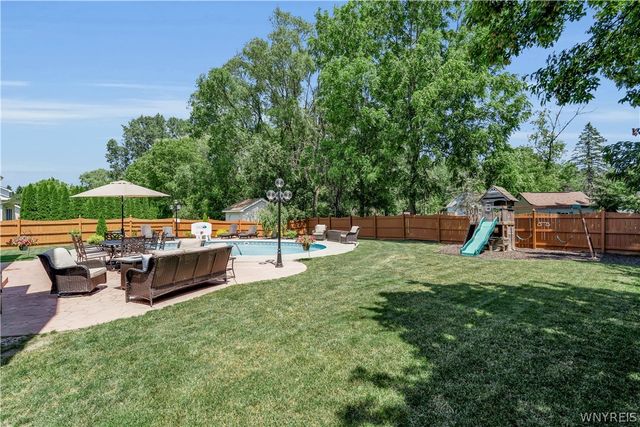 75 Michael's Walk, Lancaster, NY 14086