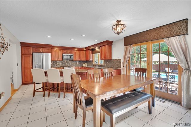 75 Michael's Walk, Lancaster, NY 14086