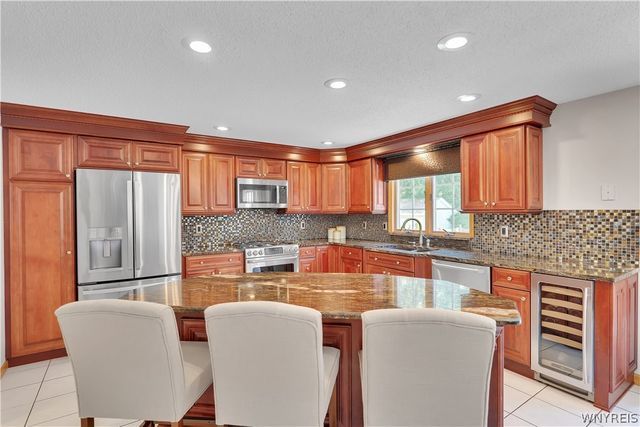 75 Michael's Walk, Lancaster, NY 14086