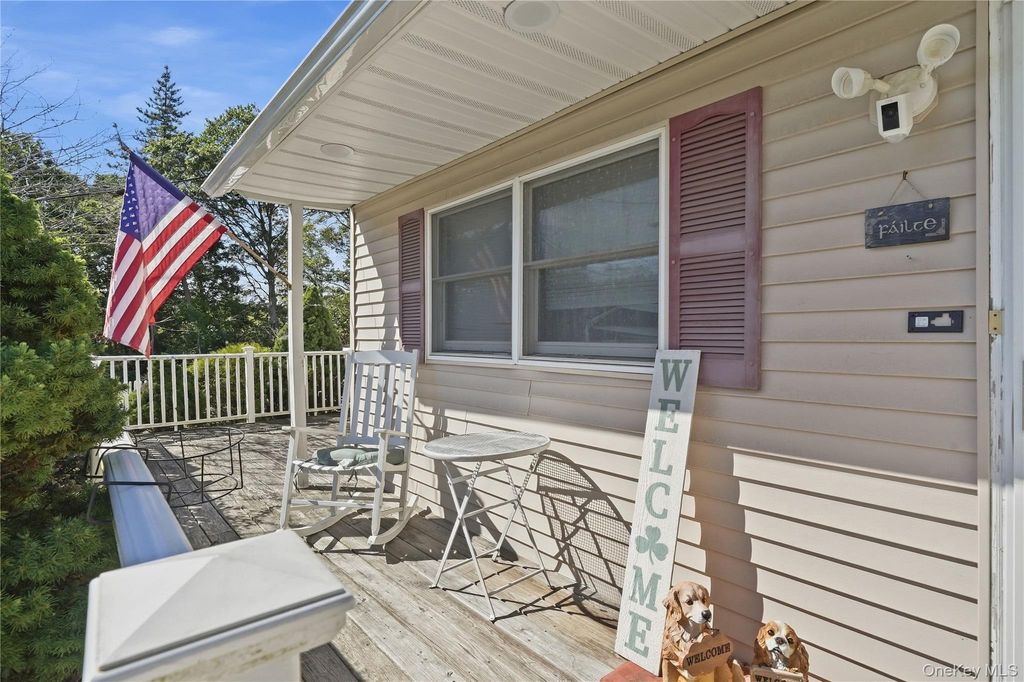 98 Smith Avenue, Holbrook, NY 11741 — photo 4