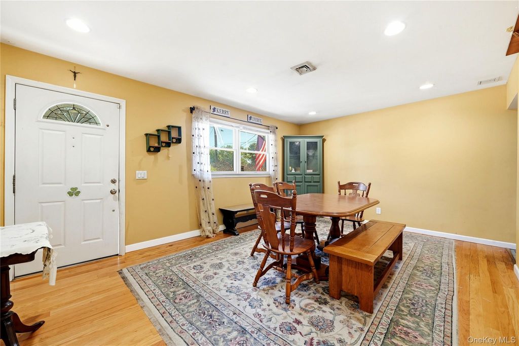 98 Smith Avenue, Holbrook, NY 11741 — photo 5