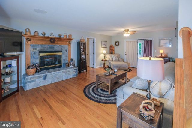 228 FAIRWAY CIR, Cross Junction, VA 22625