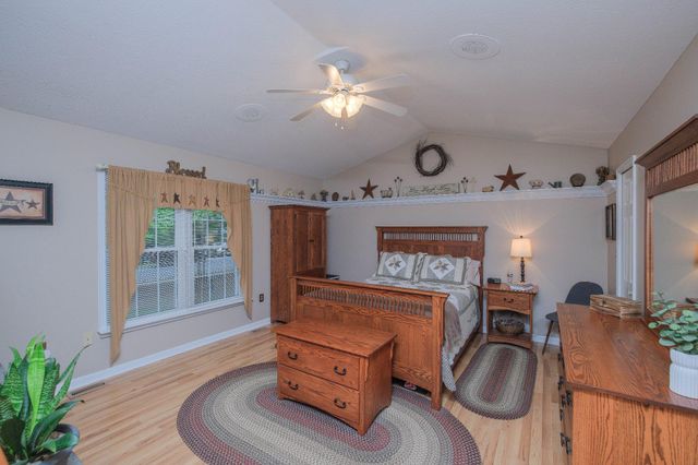 228 FAIRWAY CIR, Cross Junction, VA 22625