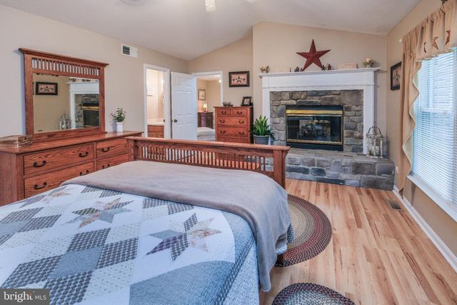 228 FAIRWAY CIR, Cross Junction, VA 22625