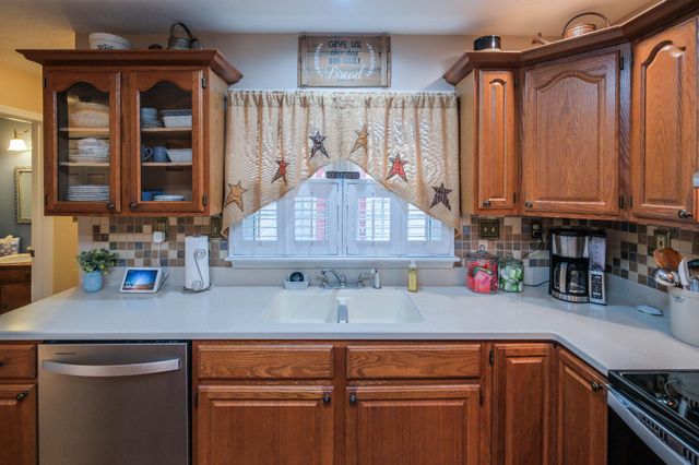 228 FAIRWAY CIR, Cross Junction, VA 22625