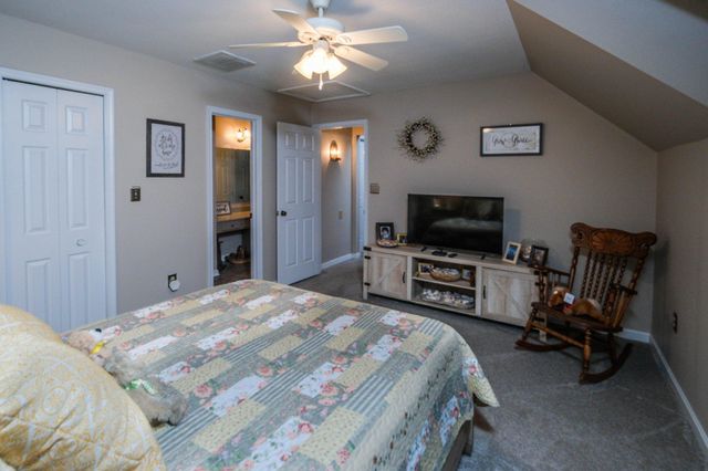 228 FAIRWAY CIR, Cross Junction, VA 22625