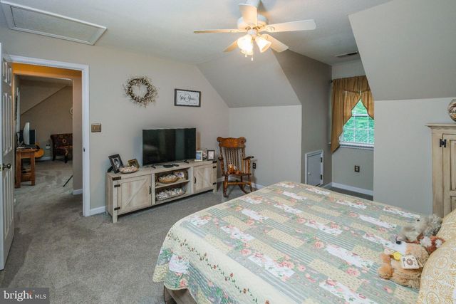 228 FAIRWAY CIR, Cross Junction, VA 22625