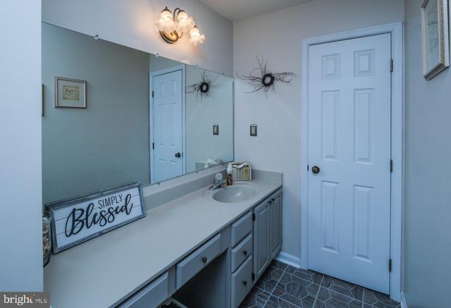 228 FAIRWAY CIR, Cross Junction, VA 22625