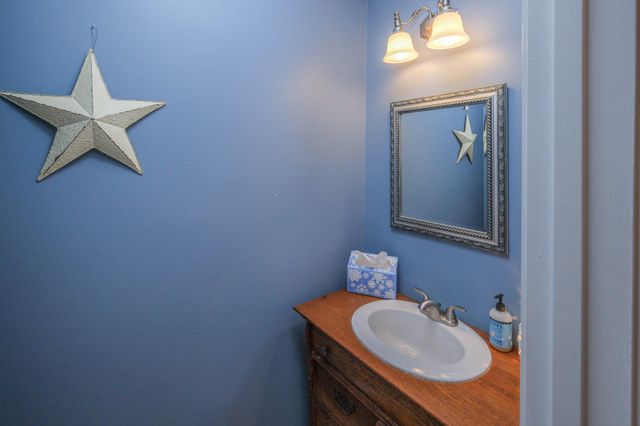 228 FAIRWAY CIR, Cross Junction, VA 22625