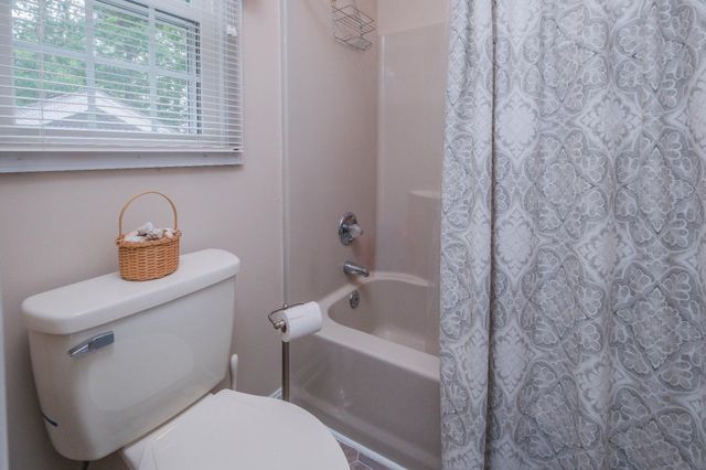 228 FAIRWAY CIR, Cross Junction, VA 22625