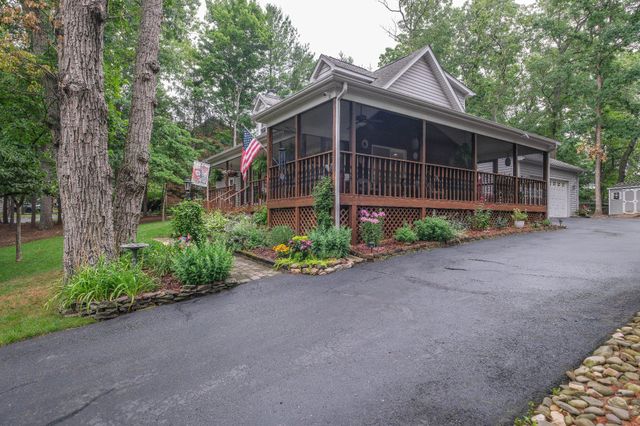 228 FAIRWAY CIR, Cross Junction, VA 22625