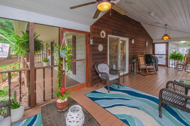 228 FAIRWAY CIR, Cross Junction, VA 22625