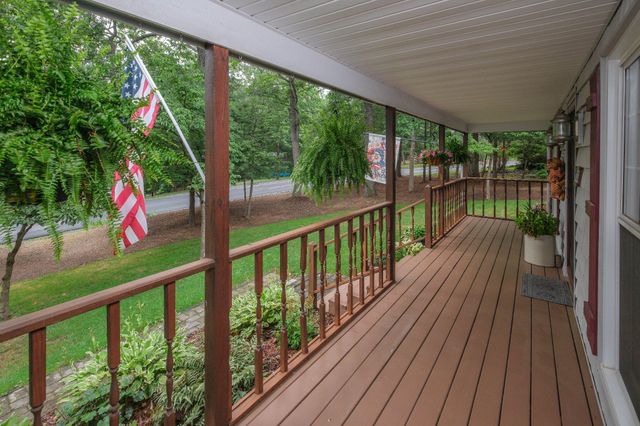 228 FAIRWAY CIR, Cross Junction, VA 22625