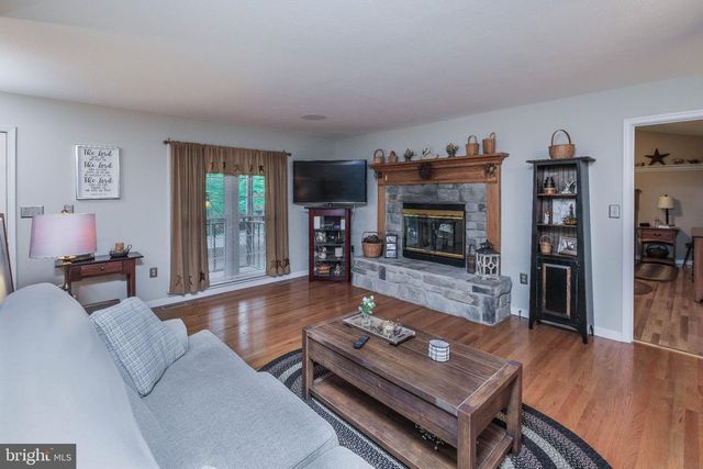 228 FAIRWAY CIR, Cross Junction, VA 22625