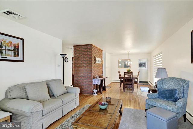 56 BRENNER ST, Millersville, PA 17551