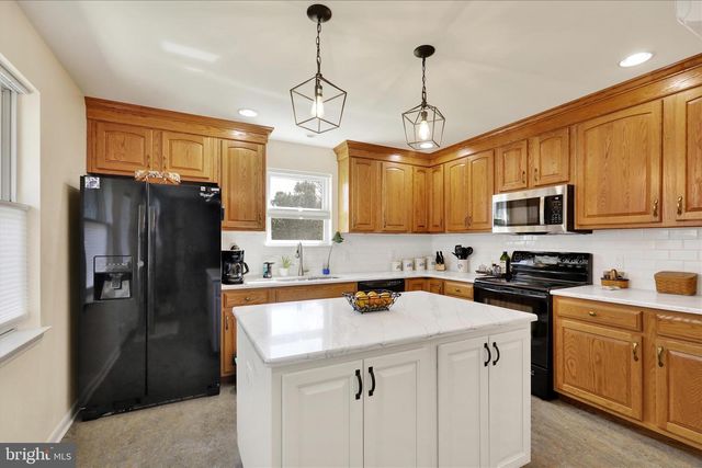 56 BRENNER ST, Millersville, PA 17551