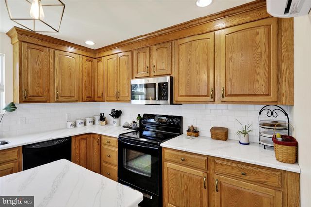 56 BRENNER ST, Millersville, PA 17551