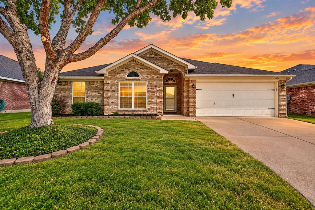 1004 Eden Street, Burleson, TX 76028 — exterior
