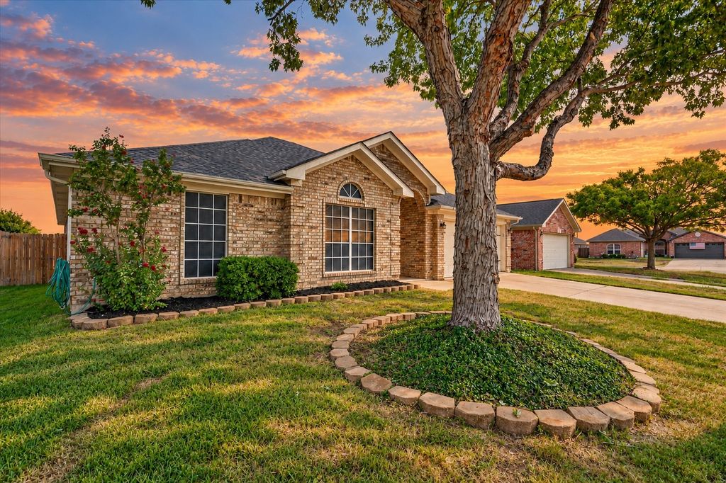 1004 Eden Street, Burleson, TX 76028 — photo 2