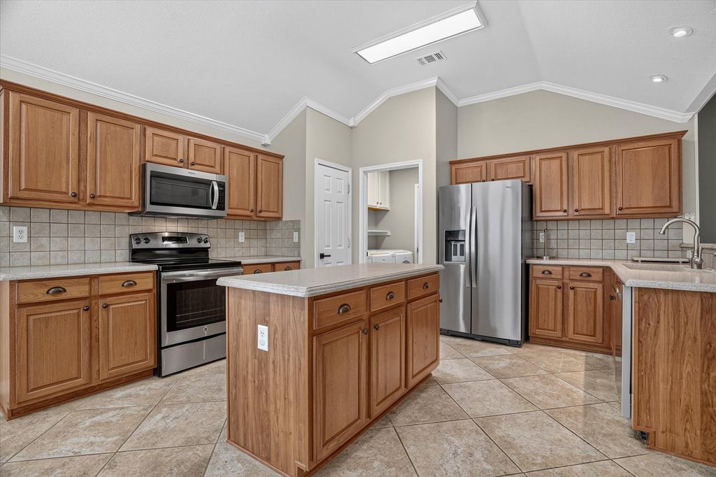 1004 Eden Street, Burleson, TX 76028 — photo 3