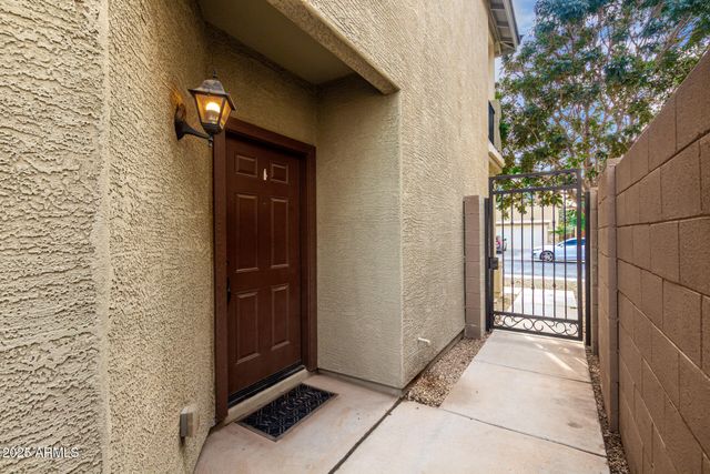 3536 E WAYLAND Drive, Phoenix, AZ 85040