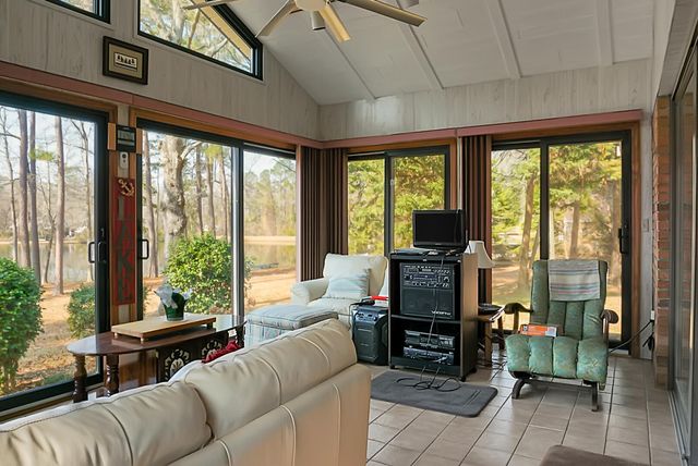 1 Santee Lakes Court, Elloree, SC 29047