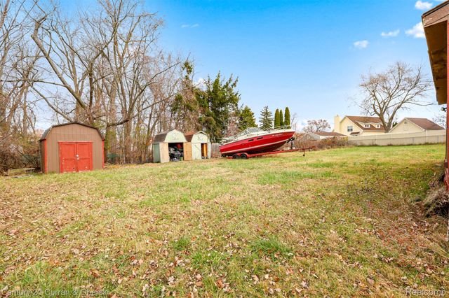 5094 Coshocton Drive, Waterford Charter Township, MI 48327