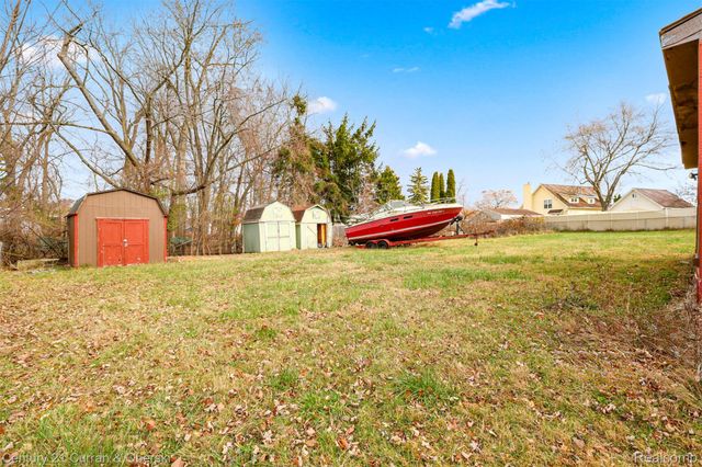 5094 Coshocton Drive, Waterford Charter Township, MI 48327
