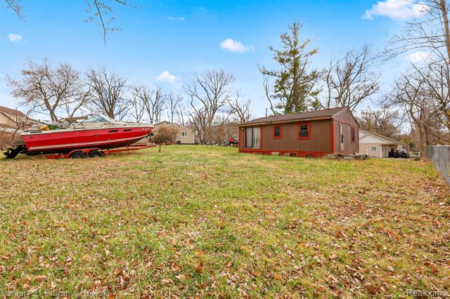 5094 Coshocton Drive, Waterford Charter Township, MI 48327