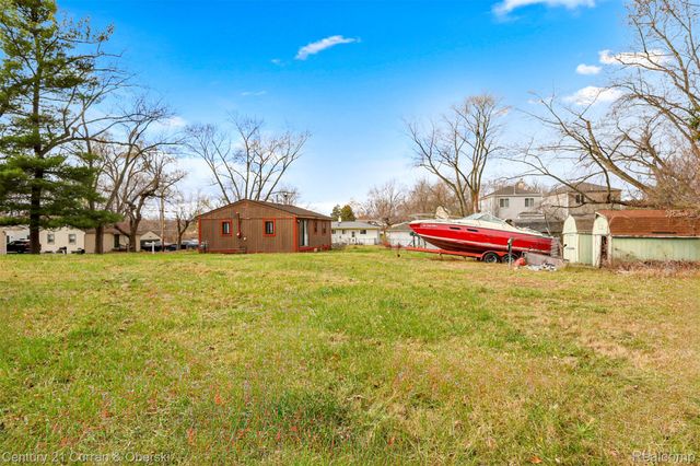 5094 Coshocton Drive, Waterford Charter Township, MI 48327