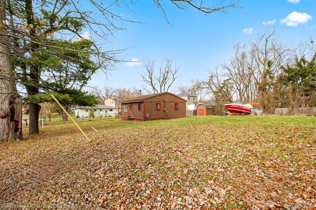 5094 Coshocton Drive, Waterford Charter Township, MI 48327