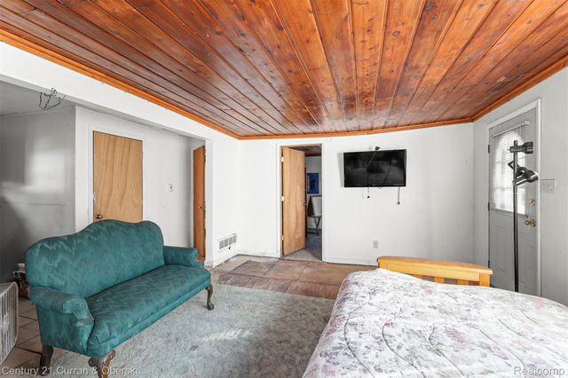 5094 Coshocton Drive, Waterford Charter Township, MI 48327