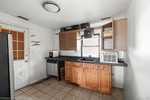 5094 Coshocton Drive, Waterford Charter Township, MI 48327