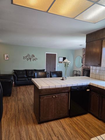 757 Redwood Lane, Lemoore, CA 93245