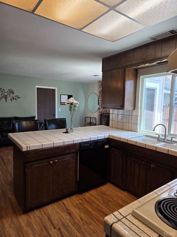 757 Redwood Lane, Lemoore, CA 93245