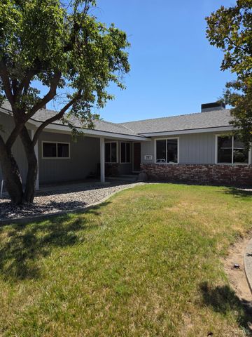 757 Redwood Lane, Lemoore, CA 93245