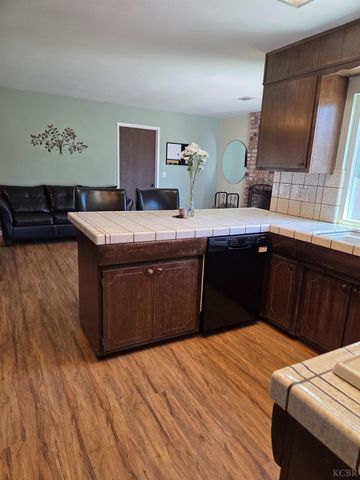 757 Redwood Lane, Lemoore, CA 93245
