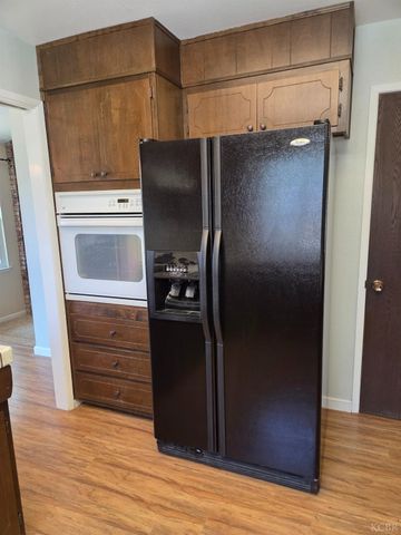 757 Redwood Lane, Lemoore, CA 93245