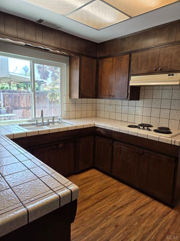 757 Redwood Lane, Lemoore, CA 93245