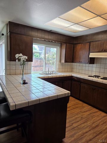 757 Redwood Lane, Lemoore, CA 93245